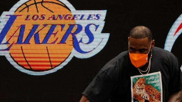 世界杯比赛直播地址-浓眉哥状态已重新拉满 勒布朗何时才能王者归来？